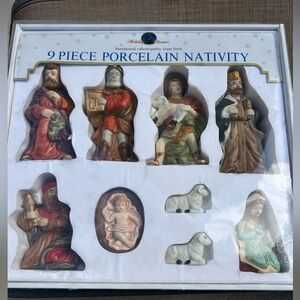 Holiday Classics Vintage 9 Piece Porcelain Nativity Figurine Set. New in Box